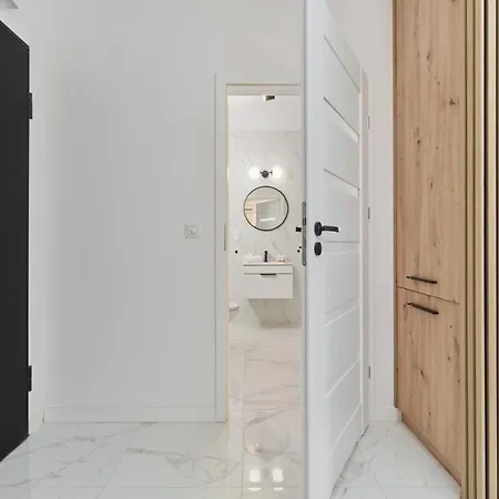 Nowoczesny Z Balkonem I Parkingiem W Centrum Wroclawia By Renters *