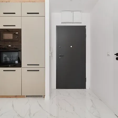 Nowoczesny Z Balkonem I Parkingiem W Centrum Wroclawia By Renters Apartamento *