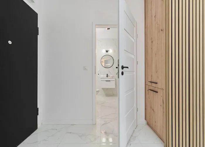 Nowoczesny Z Balkonem I Parkingiem W Centrum Wroclawia By Renters *