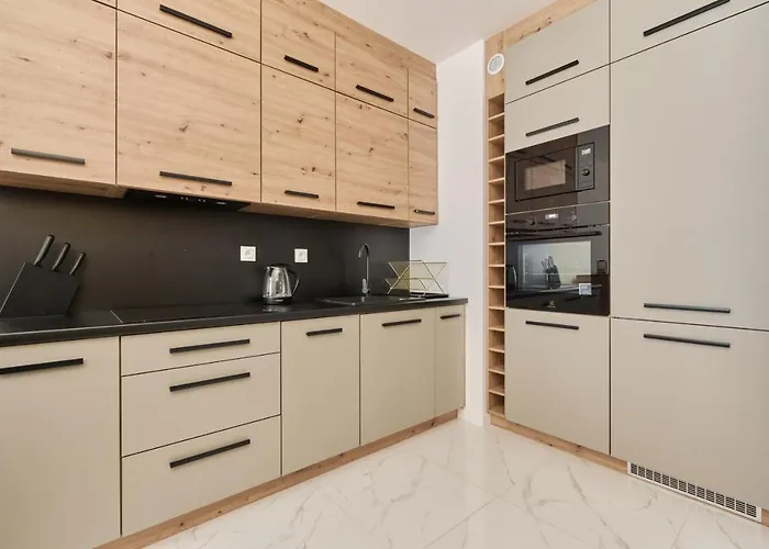 Nowoczesny Z Balkonem I Parkingiem W Centrum Wroclawia By Renters Апартаменты *