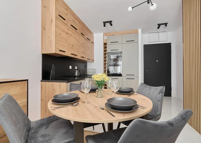 Nowoczesny Z Balkonem I Parkingiem W Centrum Wroclawia By Renters Апартаменты Вроцлав