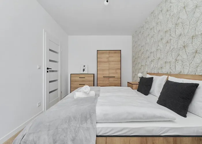 Nowoczesny Z Balkonem I Parkingiem W Centrum Wroclawia By Renters Апартаменты